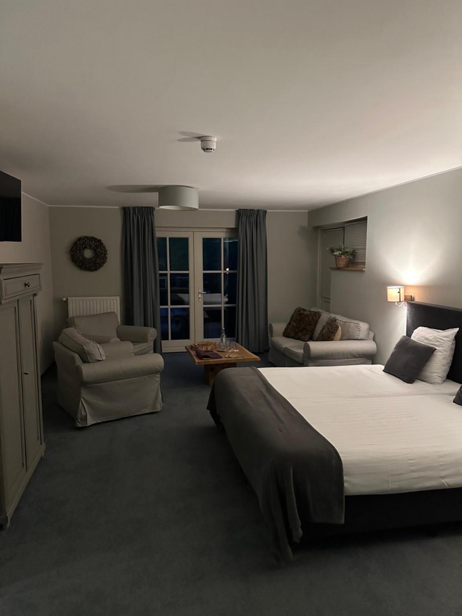 Landhuis Hotel De Hilkensberg Broekhuizen  エクステリア 写真